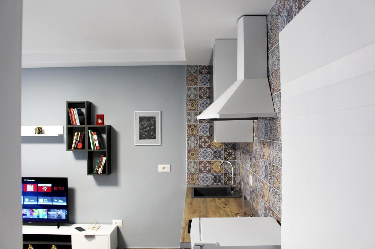 2V1 - Blloku Bkt Apartment Тирана Екстериор снимка