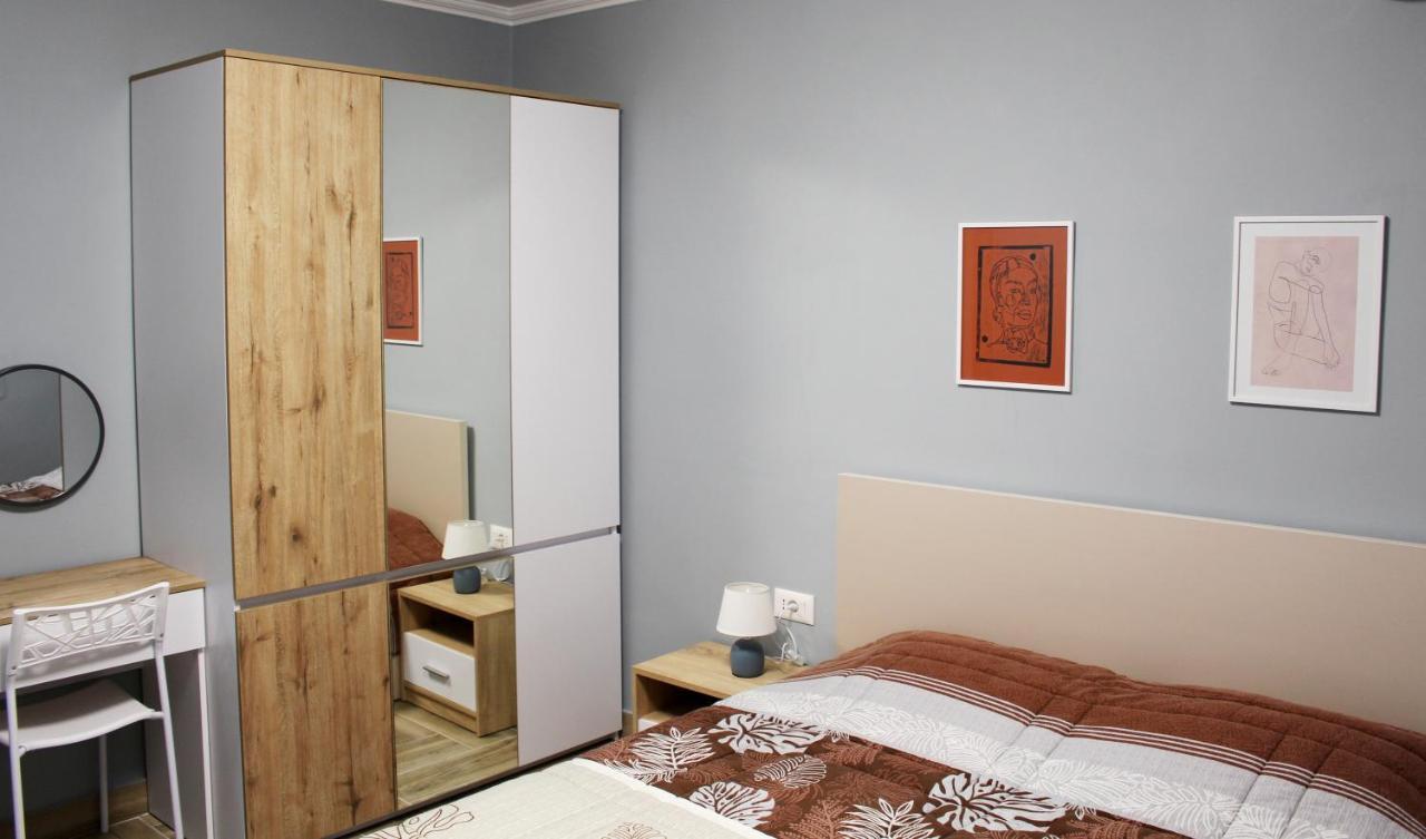 2V1 - Blloku Bkt Apartment Тирана Екстериор снимка